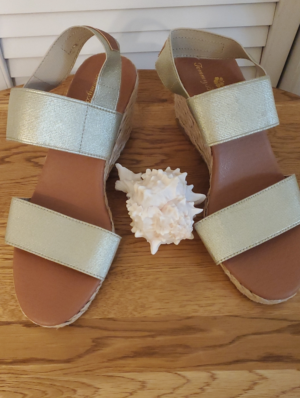 Tommy Bahama Sakura Wedge Espadrille Gold Metallic Sandals, 7.5 M